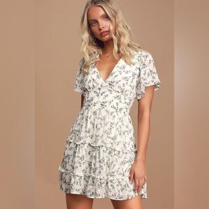 5/$25 Lulus White Floral Print Tiered Short Sleeve Mini Dress size medium